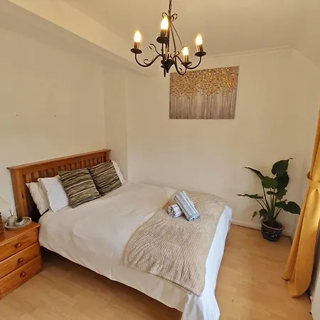 Galtres House -spacious With Garden & Parking Tatil Evi *
