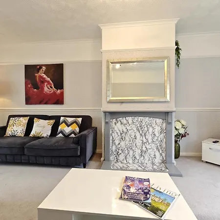 Tatil Evi Galtres House -spacious With Garden & Parking Easingwold