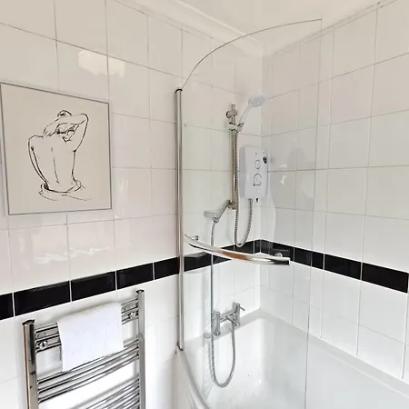 Galtres House -spacious With Garden & Parking *