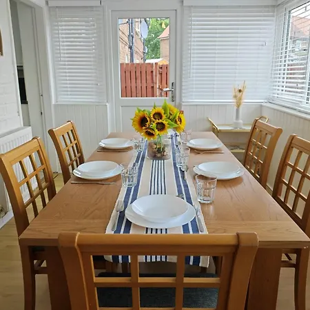 Galtres House -spacious With Garden & Parking Tatil Evi *